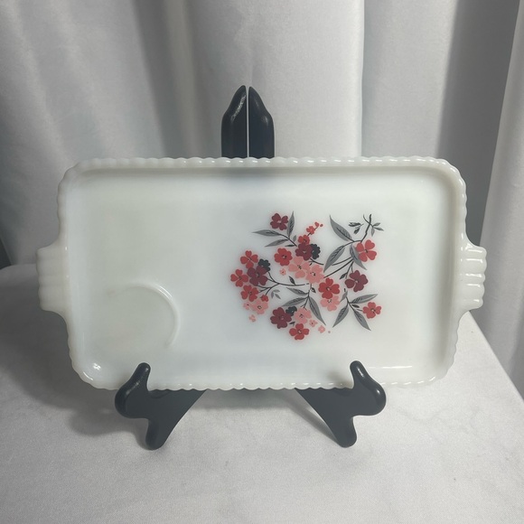 Vintage Anchor Hocking Fire King
Primrose Milk Glass Snack Tray Set Of 3 1960's - Picture 1 of 7
